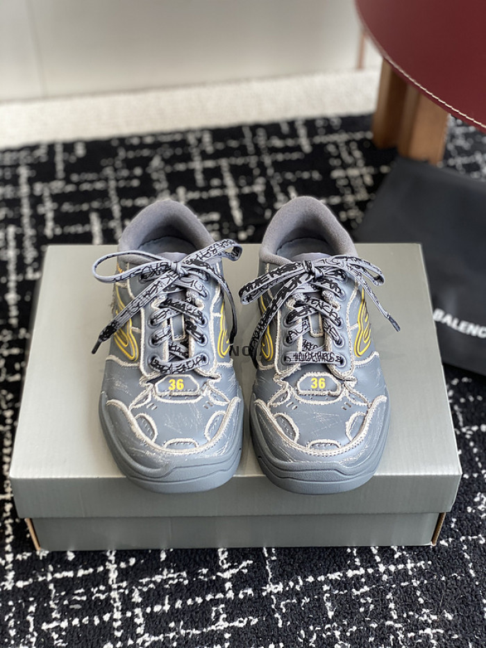 BL Hamptons Worn-Out -COPSHOE BL - WO 02