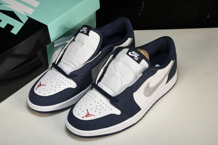 Jordan 1 Low SB Midnight Navy Men