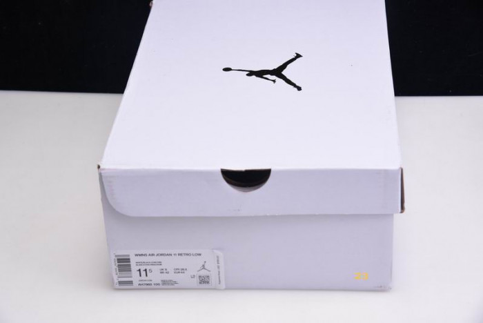 Air Jordan 11 Low WMNS “Concord”  AH7860-100