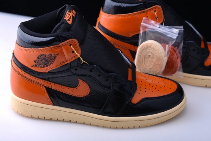 AIR JORDAN 1 SHATTERED BACKBOARD 3.0  555088-028